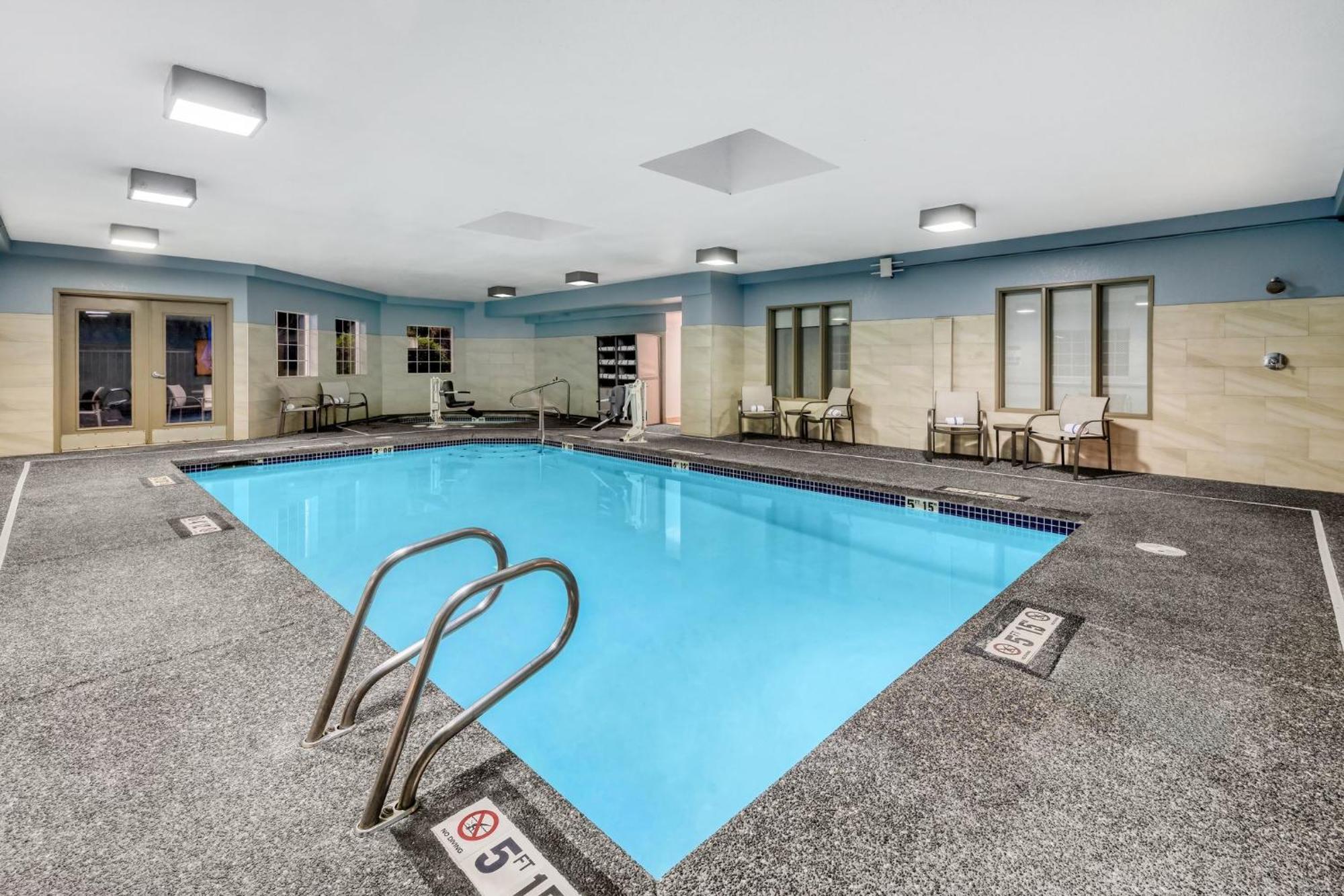 Holiday Inn Express Hotel & Suites Portland - Jantzen Beach By Ihg Exterior foto