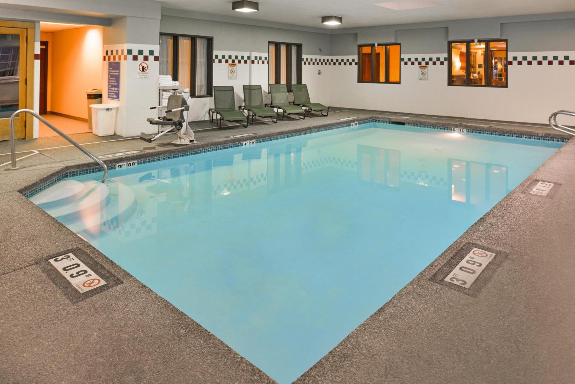 Holiday Inn Express Hotel & Suites Portland - Jantzen Beach By Ihg Exterior foto